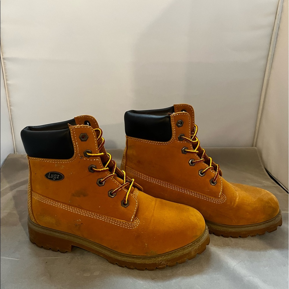 Lugz boots slightly used Womens size 7.5